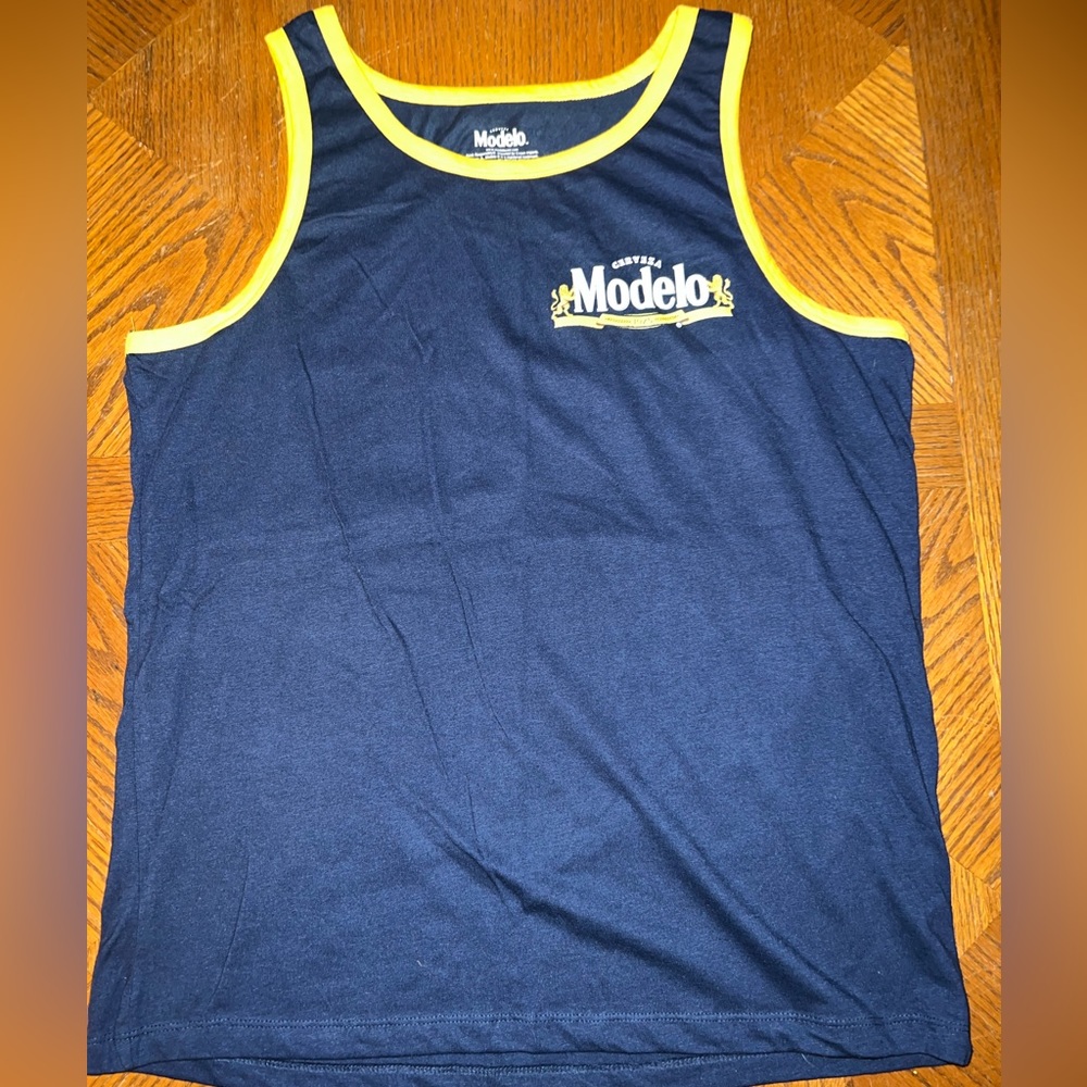 Mens Large Modelo tank top
